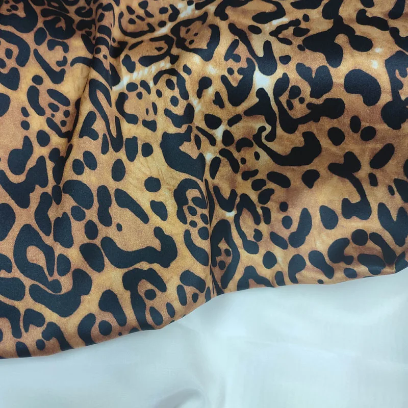 
 Шелковая атласная ткань с леопардовым принтом и стрейч для платья  