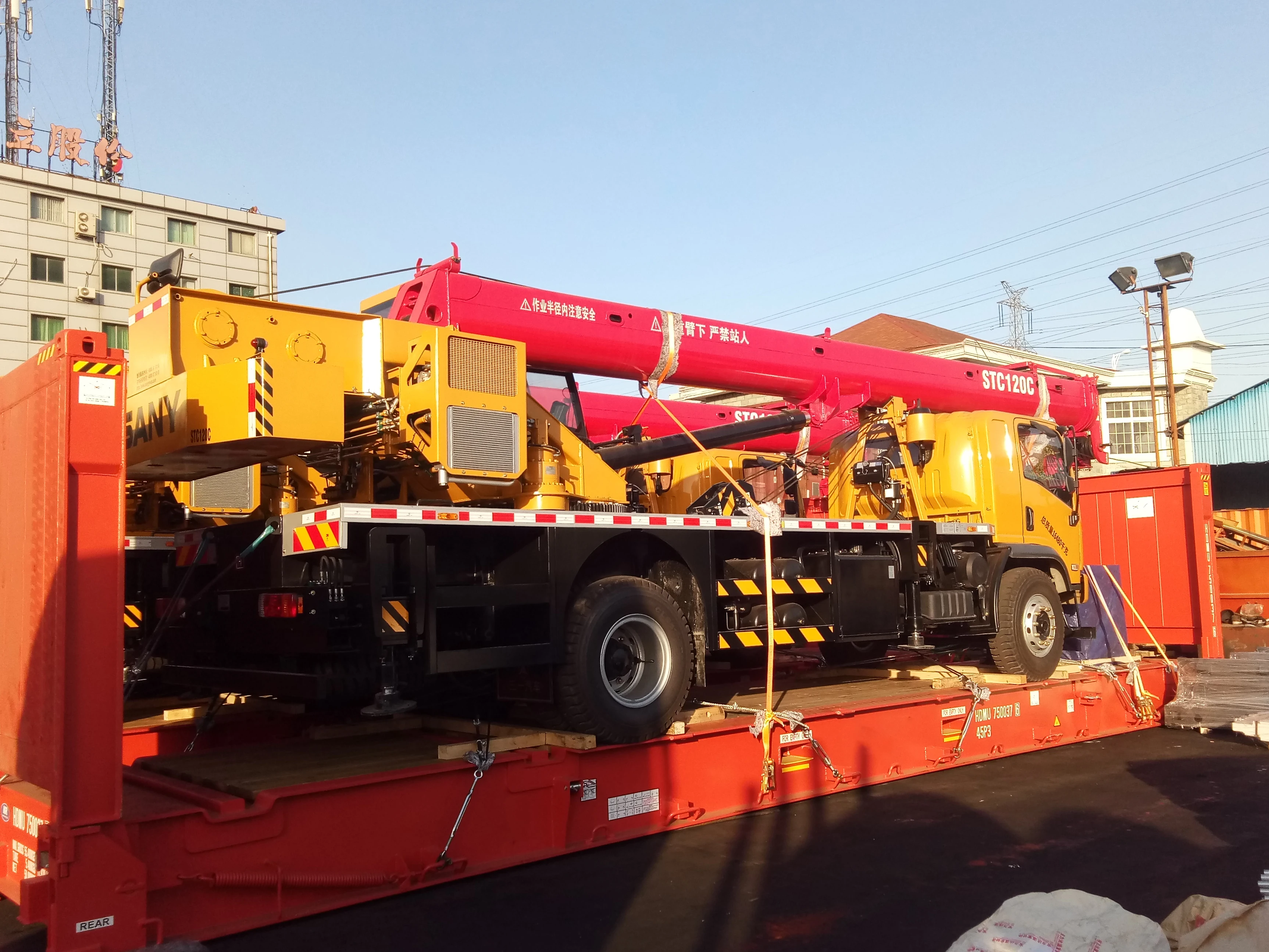 Made in China Heavy Duty Hoist Crane 25t STC250C Truck Crane with Good Performance