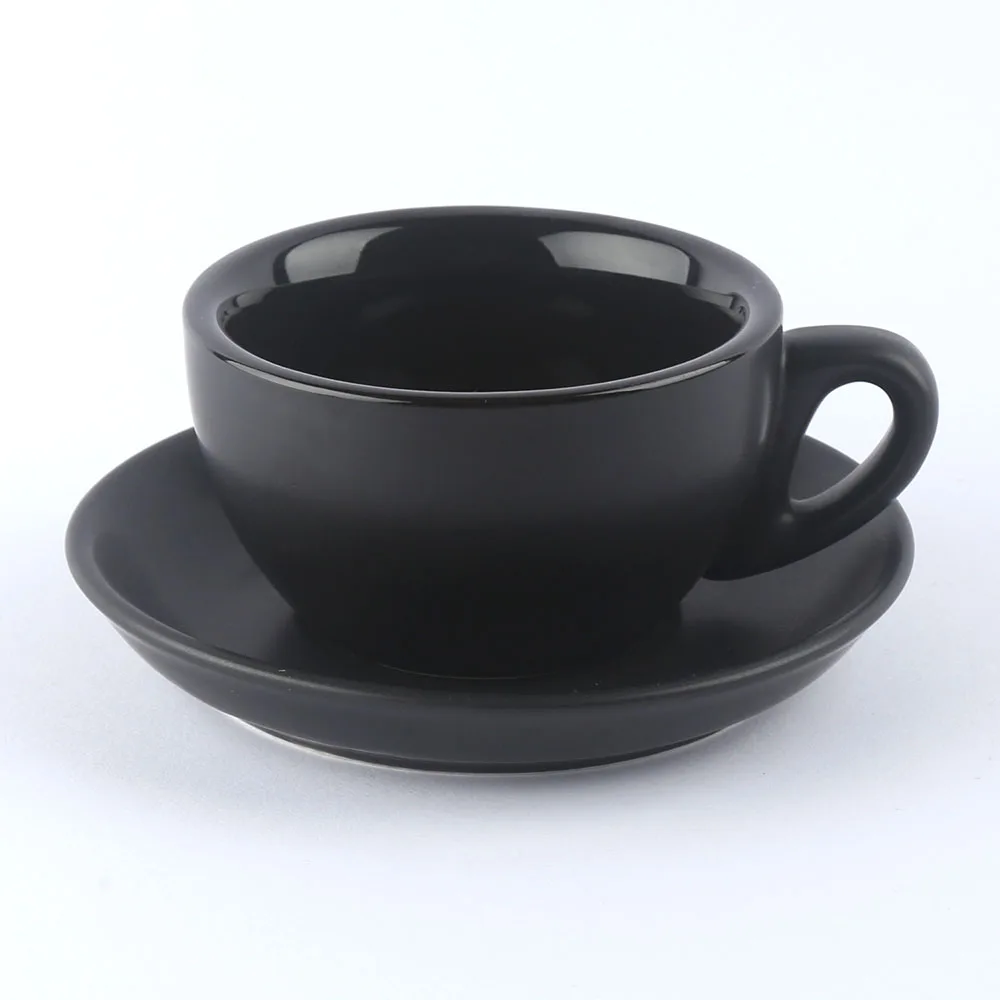 Матовая черная керамическая фарфоровая чашка эспрессо капучино и набор блюдец