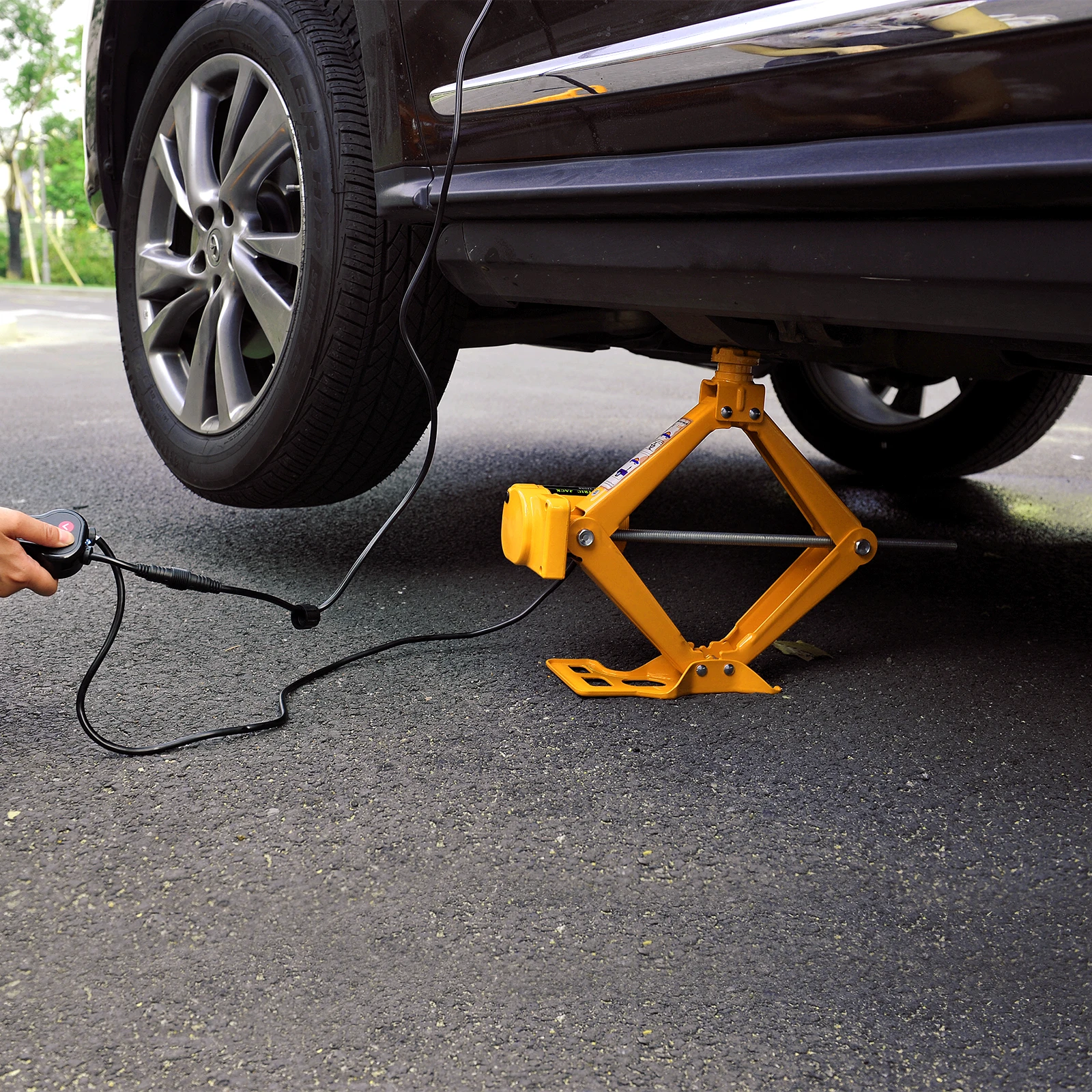 Scissor safety voltage DC 12V best car jack hydraulic rated power 120W car hydraulic jacks mechanized work electric car jack