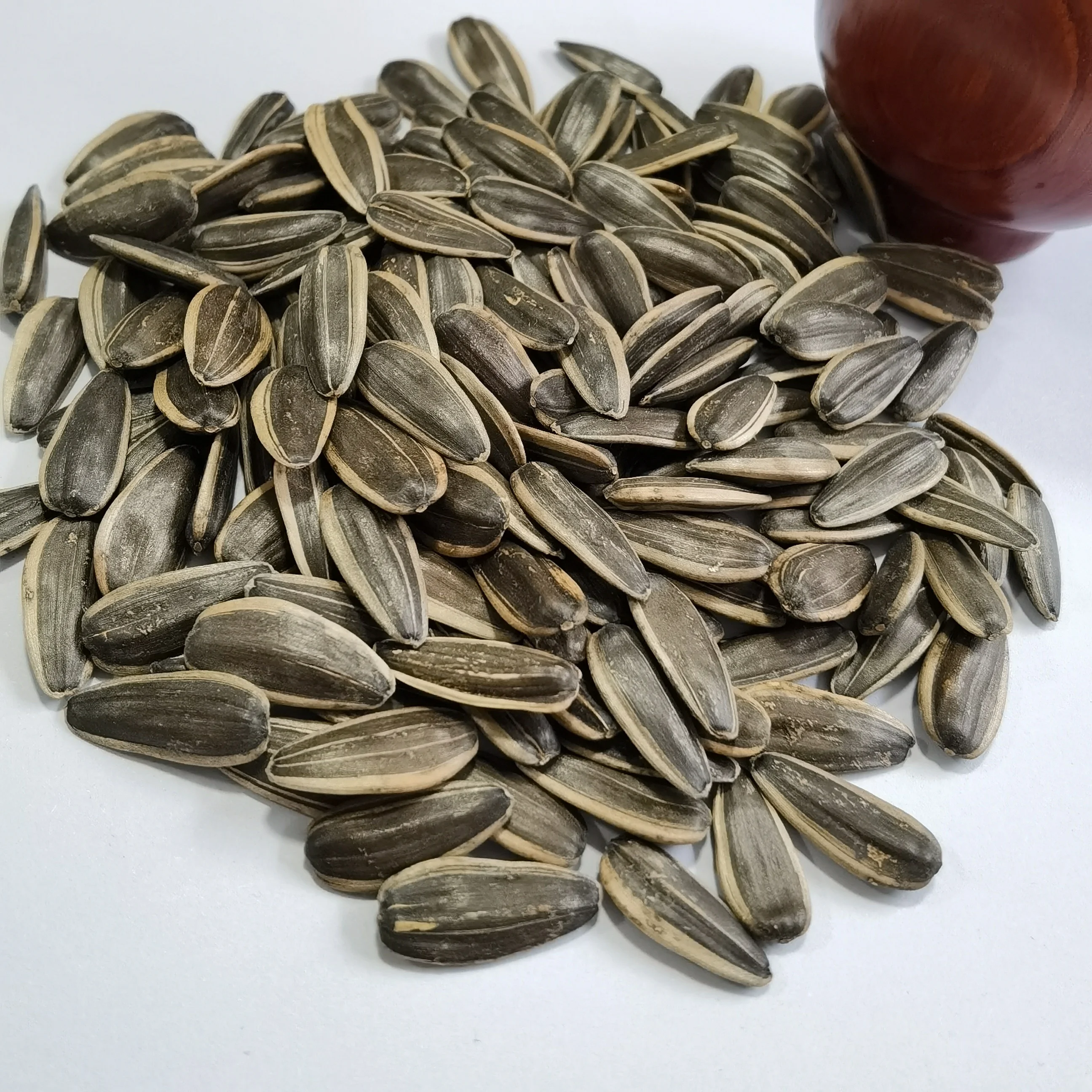 Factory direct high-quality black sunflower seeds raw sunflower seeds 361