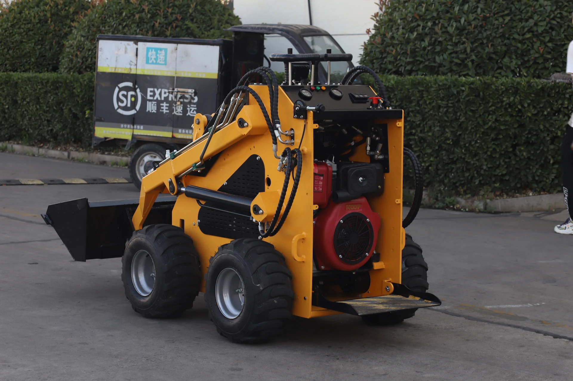 Custom Wholesale Mini Skid Steer Loader / Free Attachment Small Wheel Mini Skid Steer Loader For Sale