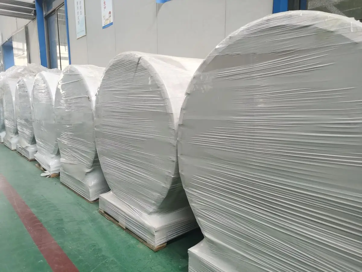 Stretch hood pallet package Stretch hood machine hooding a pallet of bags