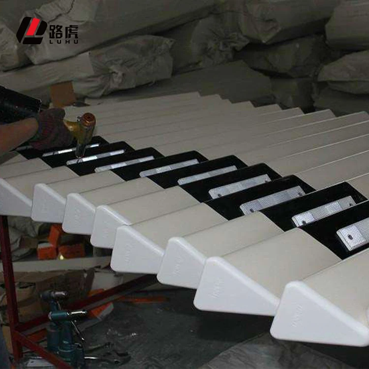 PVC Delineator Post Safety Guardrail Reflector road side guide post Delineator