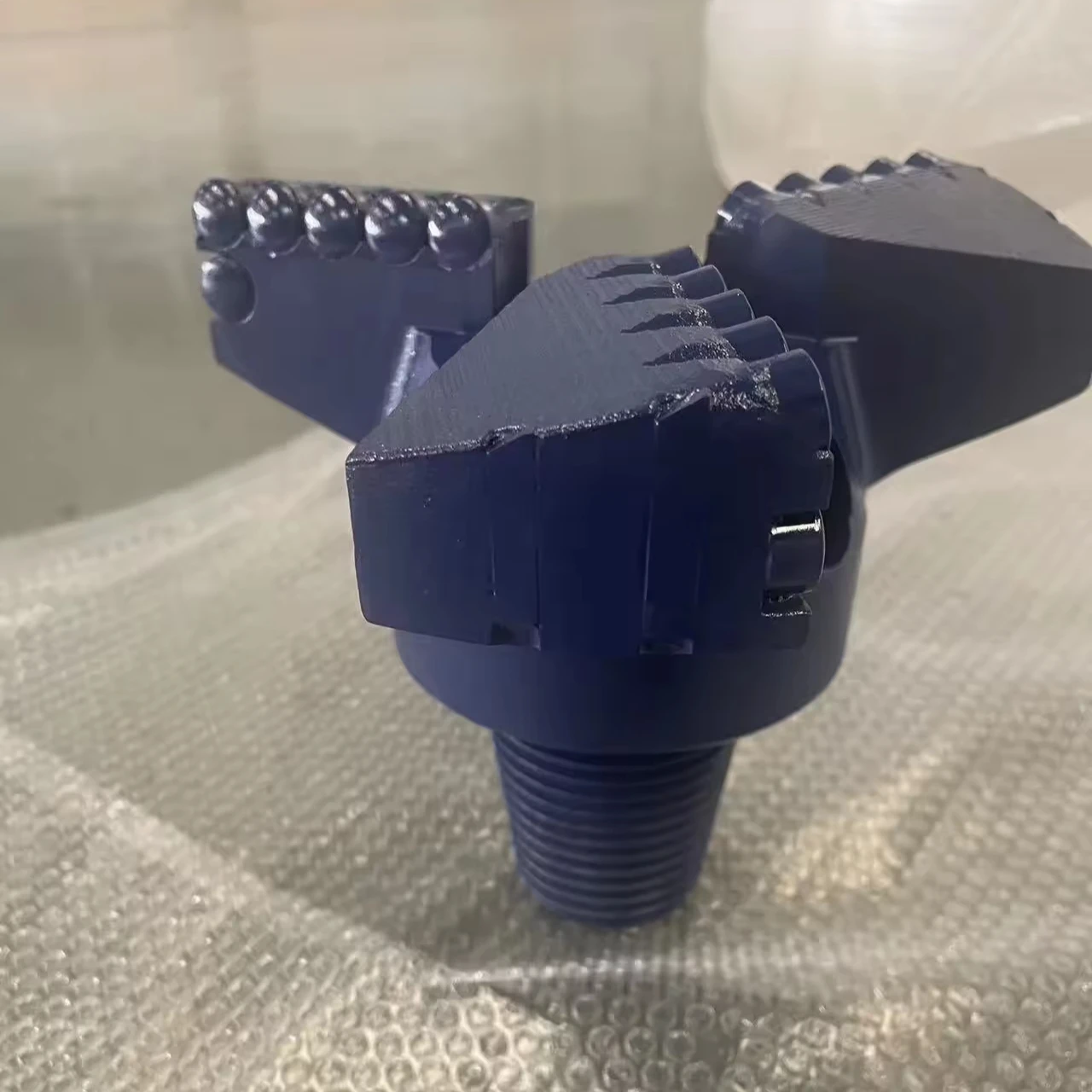 pdc drill bit 190mm  three blades pdc cutter gauge  big water hole for hard rock formation