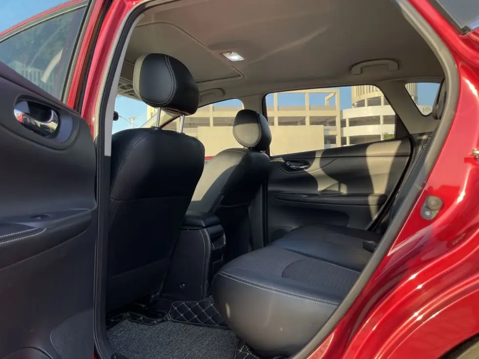 Оптовая продажа 2018 Nissan Tiida 1.6L Покупка подержанных автомобилей navara для продажи и дешевых
