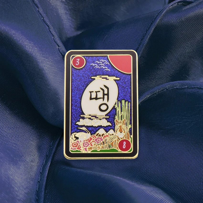 Wholesaler Design Metal Badge Pin Custom Logo Glitter Badge Pin Divination Card Souvenir Badge Pin