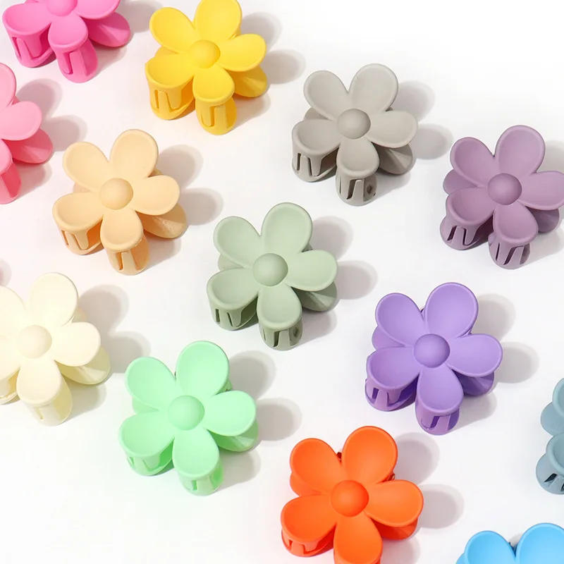 CN Fashionable Korean Small Acrylic Plastic Daisy Hair Clip Accessories For Women Flower Hair Claw Clips