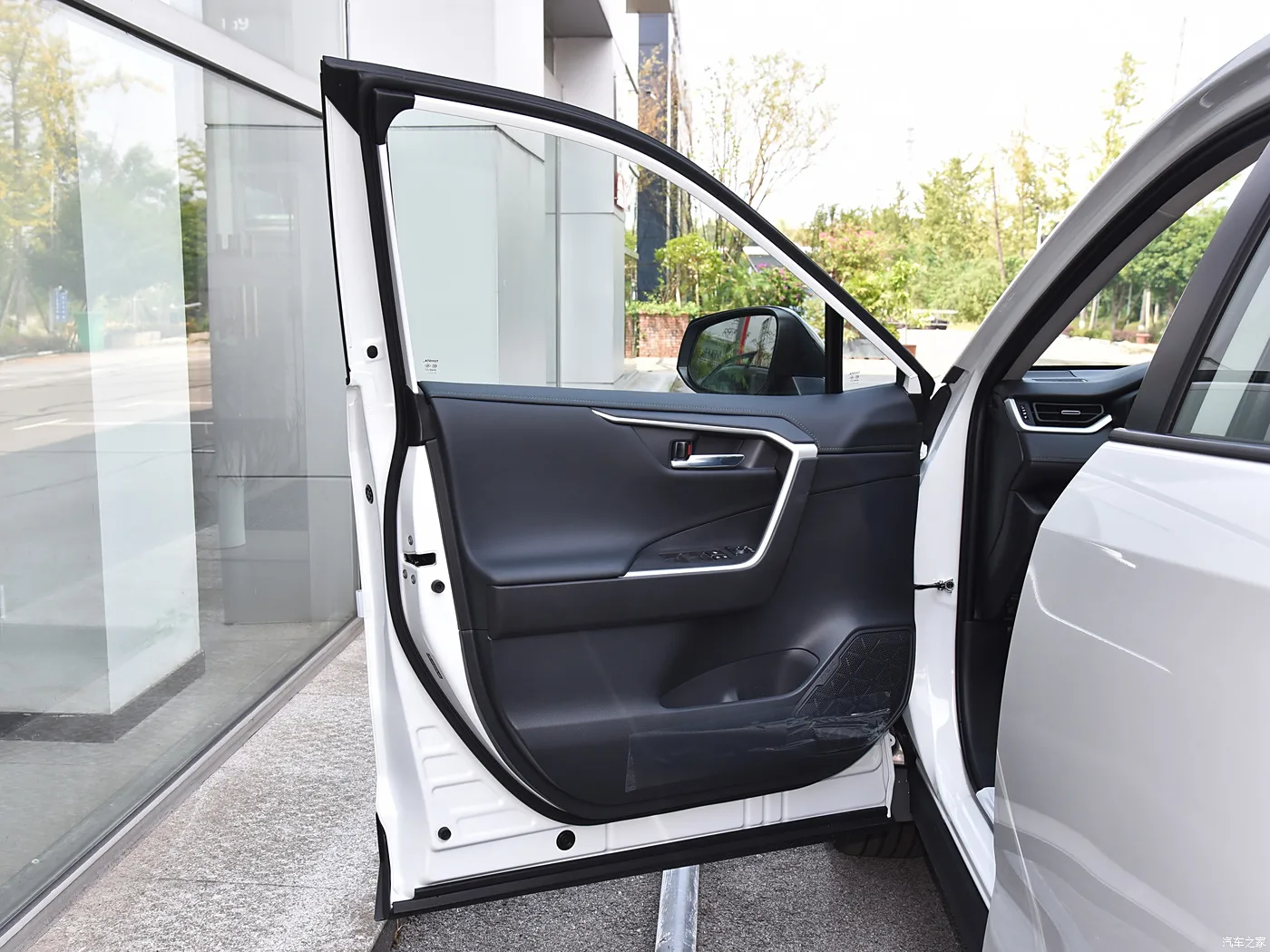 Лидер продаж Прямая поставка с завода Ra v4 в Китае ручные автомобили Toyota Подержанный автомобиль по низкой цене