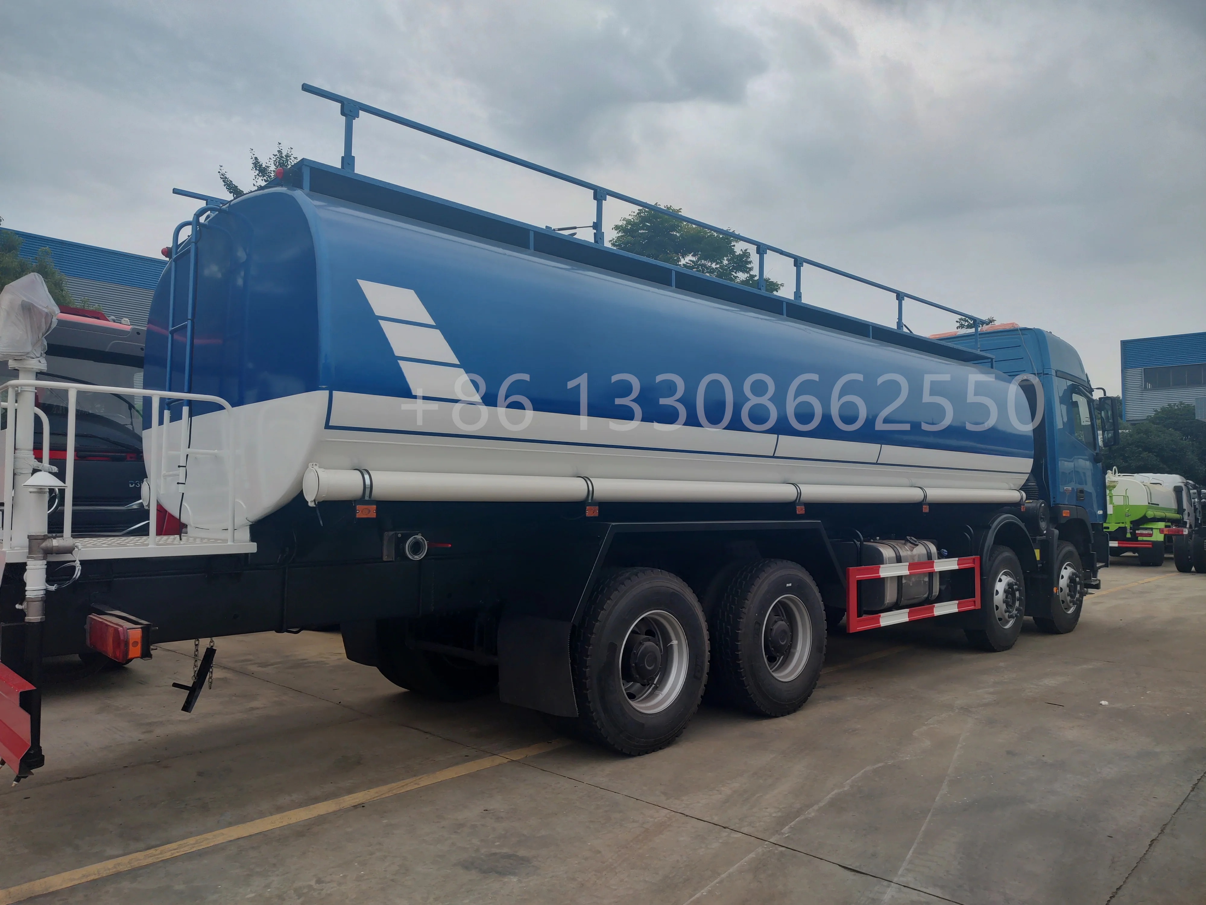Dongfeng HOWO Water Tank Truck 400HP 6X4 28000 Liter Water Browser Spray Truck Water Tank Vehicle Price