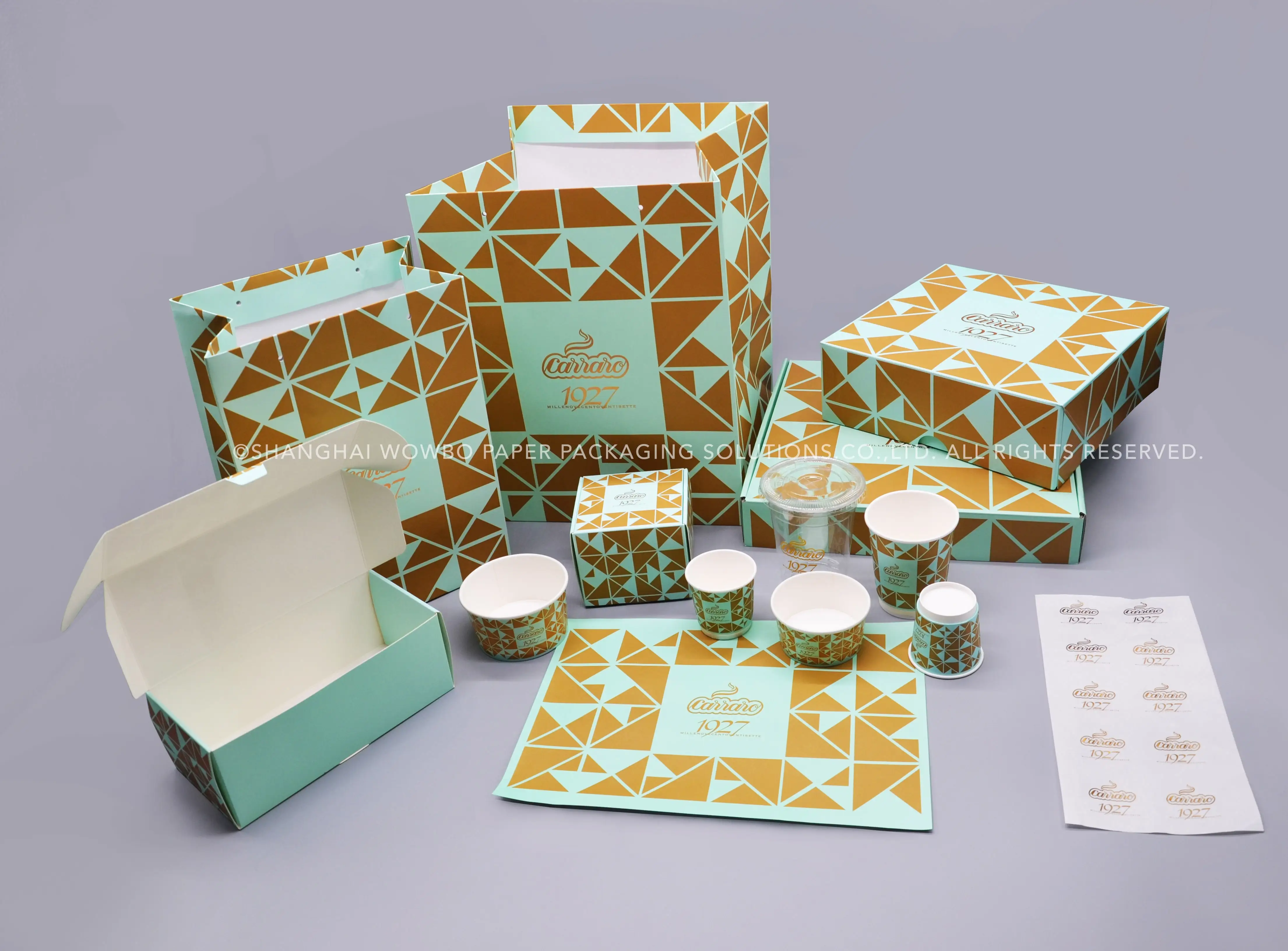 MOQ 500 white cafe packaging customizable matt lamination gift box with flip lid for gift