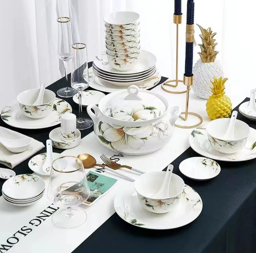 Wholesale 18-Head Chinese Traditional Style Dinnerware Set Sustainable Ceramic Tableware Suit Bone China Glazed Stocked