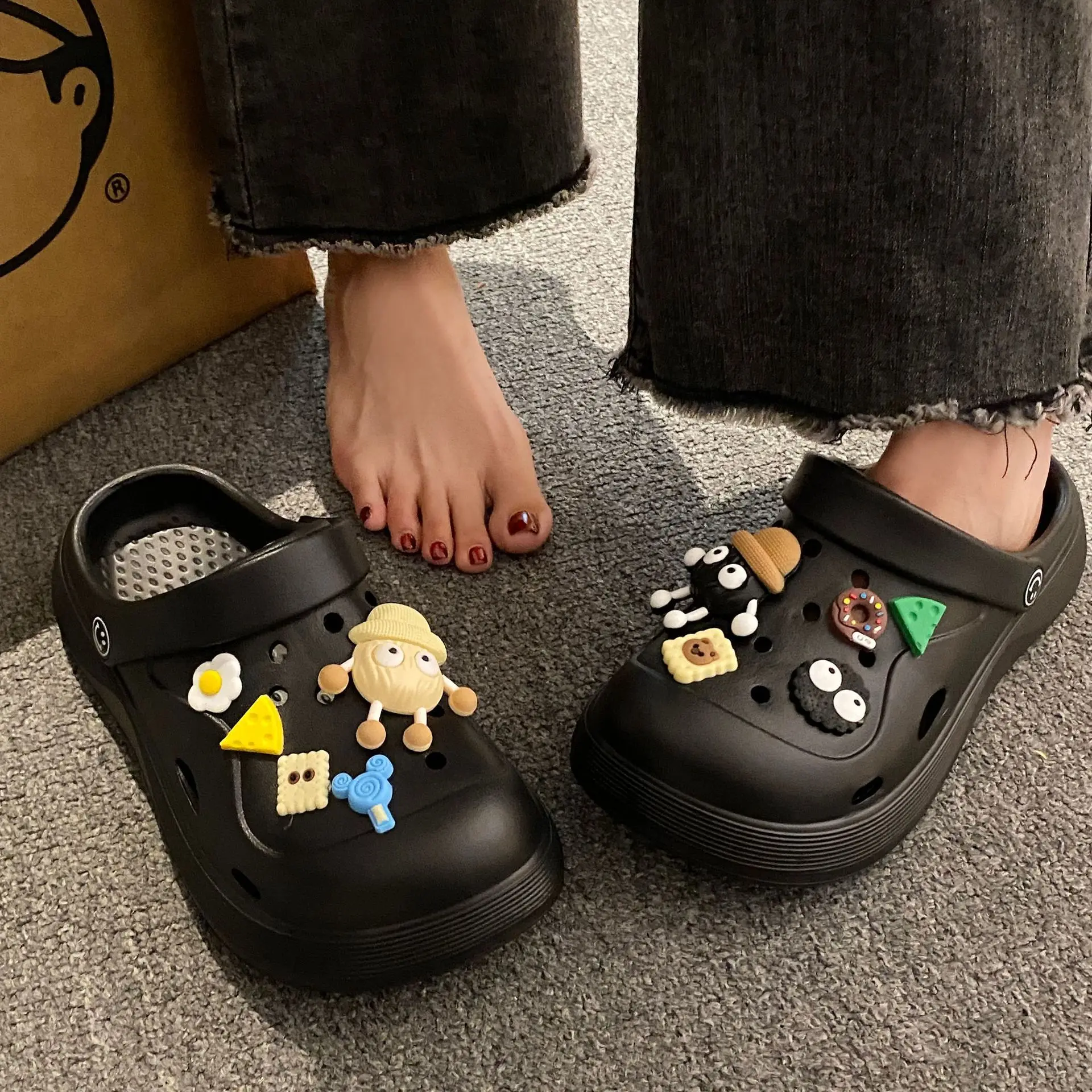 Wholesale Women Sandals and Slippers Indoor Outdoor Casual Cartoon Garden Shoes Home Slippers For Ladies with best price