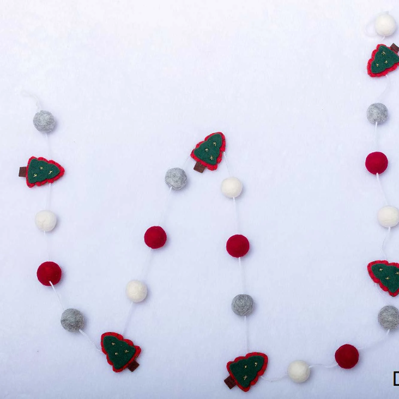 Christmas Tree Shaped Wool Balls Hot Products 2022 Trending Colorful Wool Felt Balls Christmas Hanging Pendants for Window