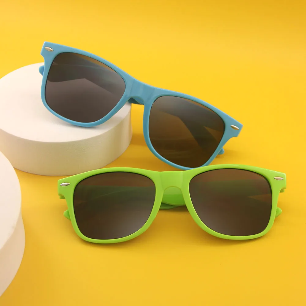 Wholesale design fashion mans sunglasses women river plastic frame custom logo sunglasses