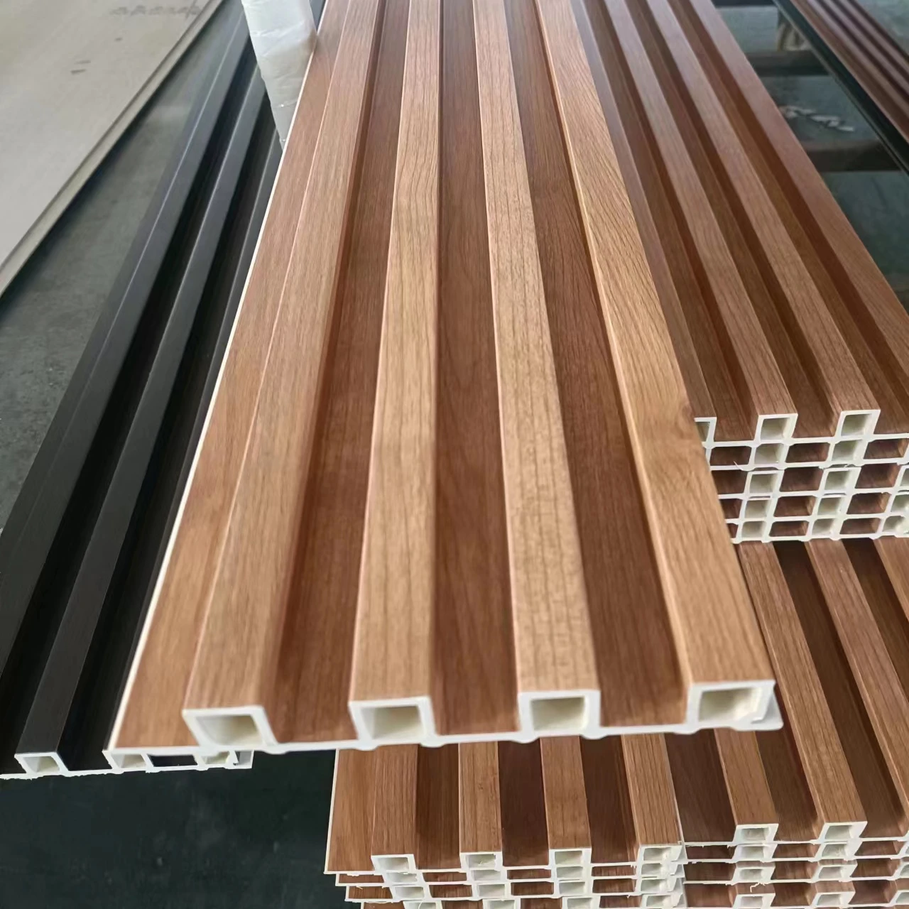 El Panel WPC Para Interiores 160*24*2900mm Lambrin Interior Wpc Wall