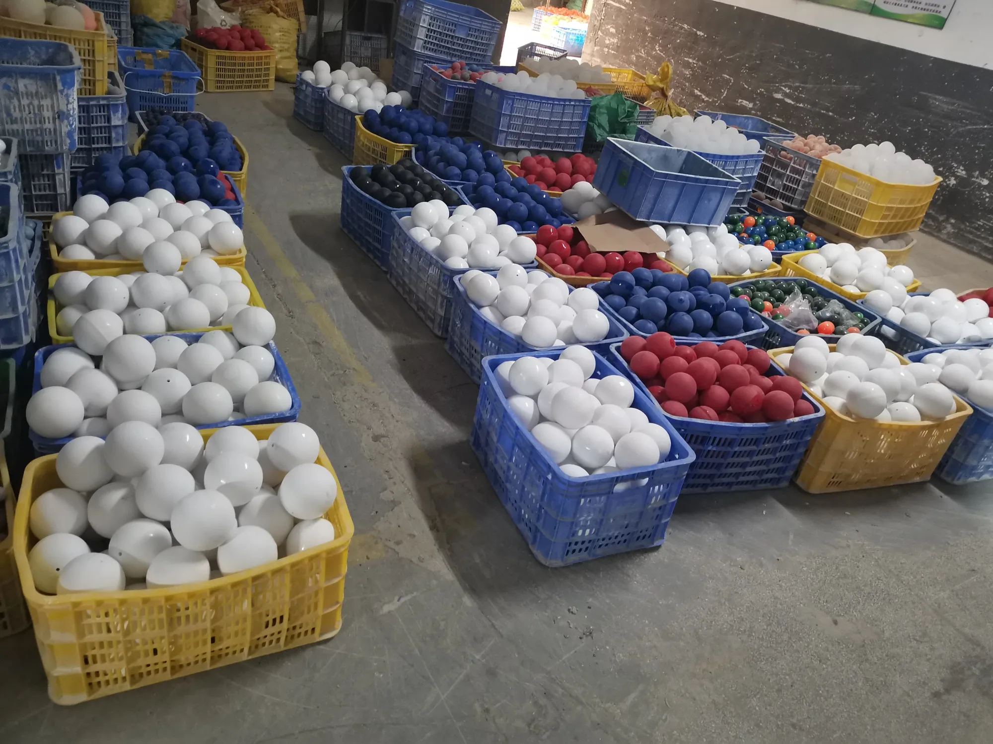 New Customized logo golf ball marker  resin ball with steel nail