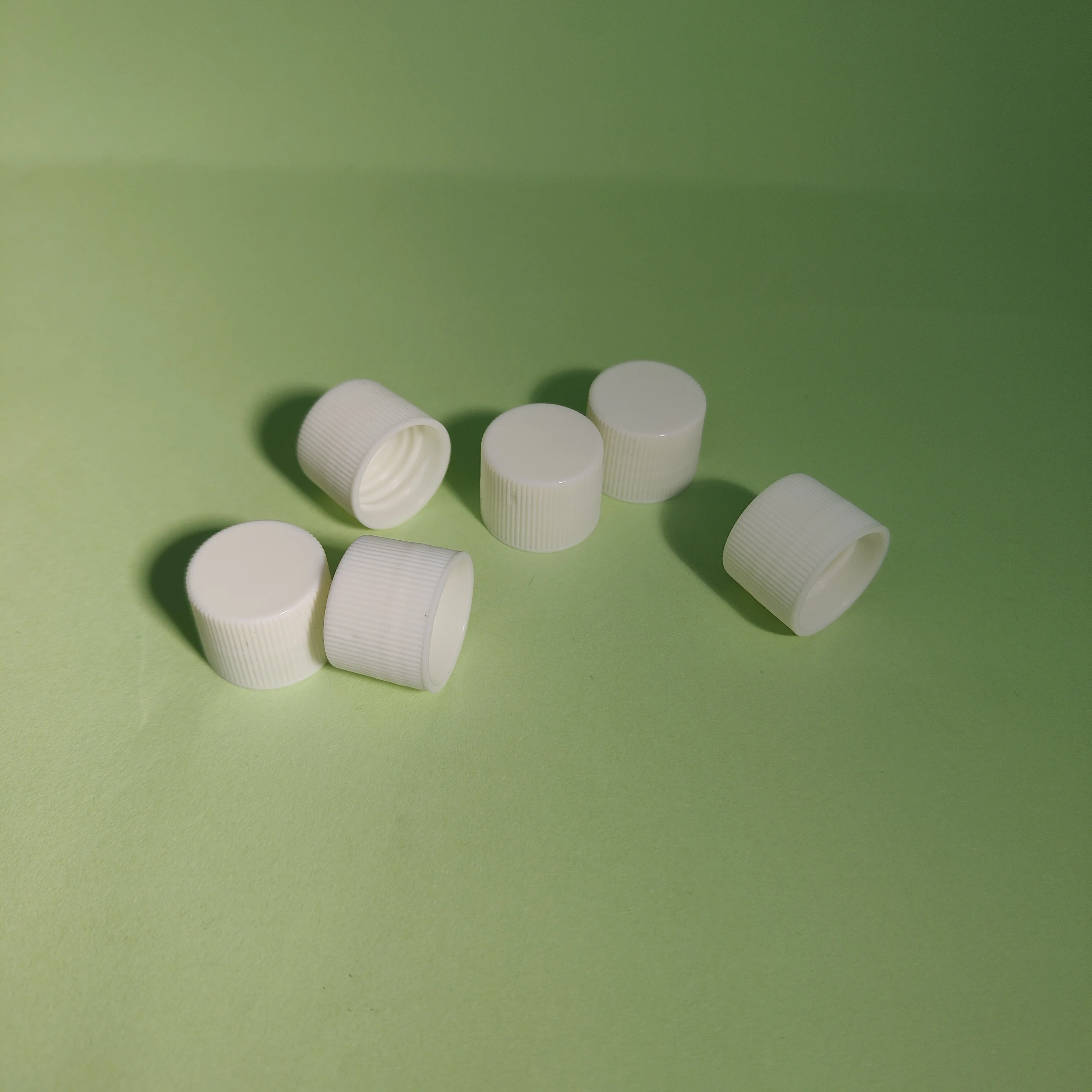 16MM Plastic PP Screw Cap Lid for Bottles & Closures