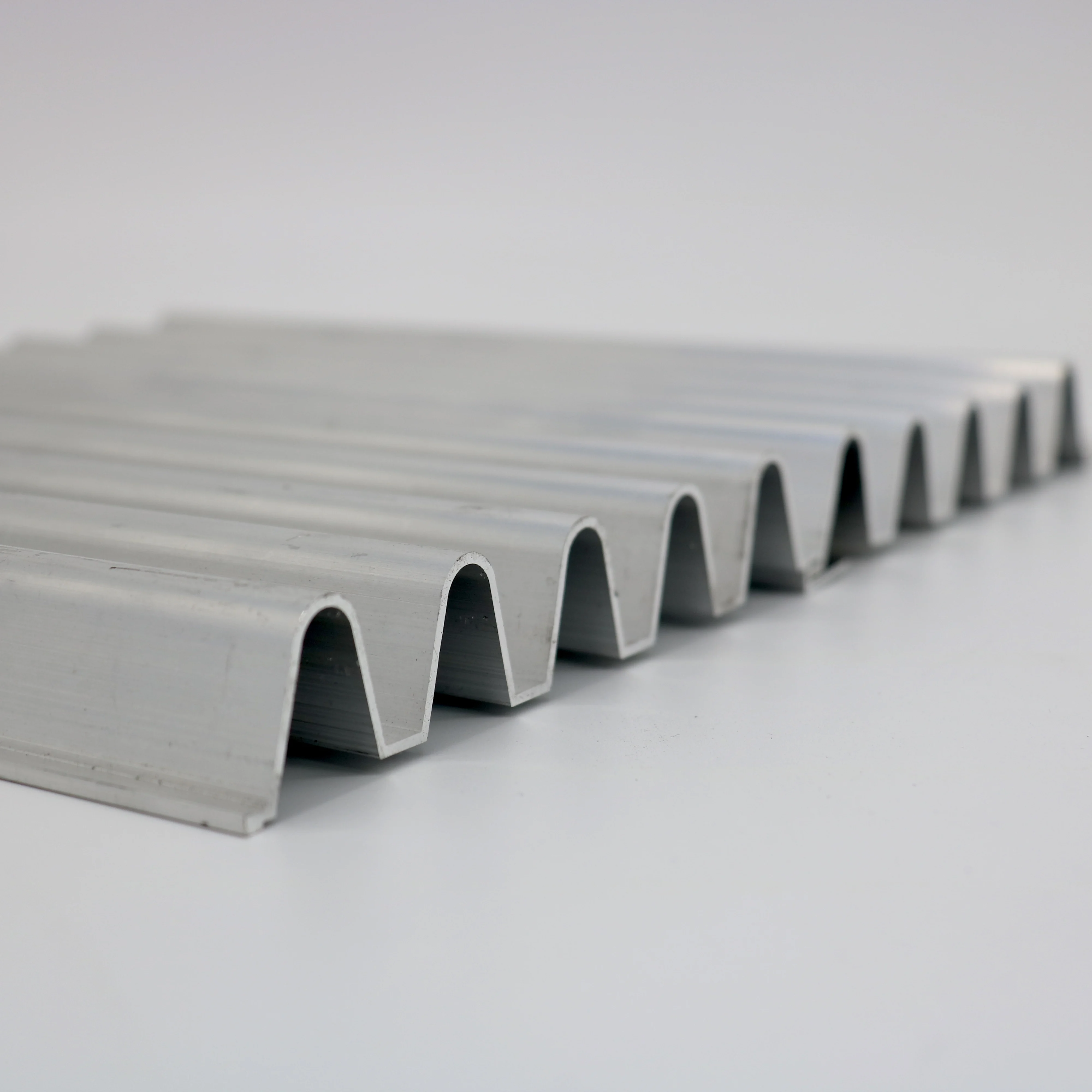 
China supplier 15mm thickness customizable color Undulating wall plate extrudedaluminium profile aluminum wall panels 