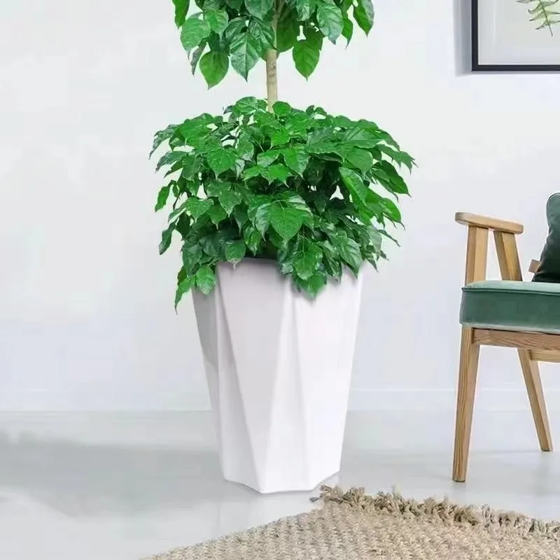 Пластиковые горшки для растений