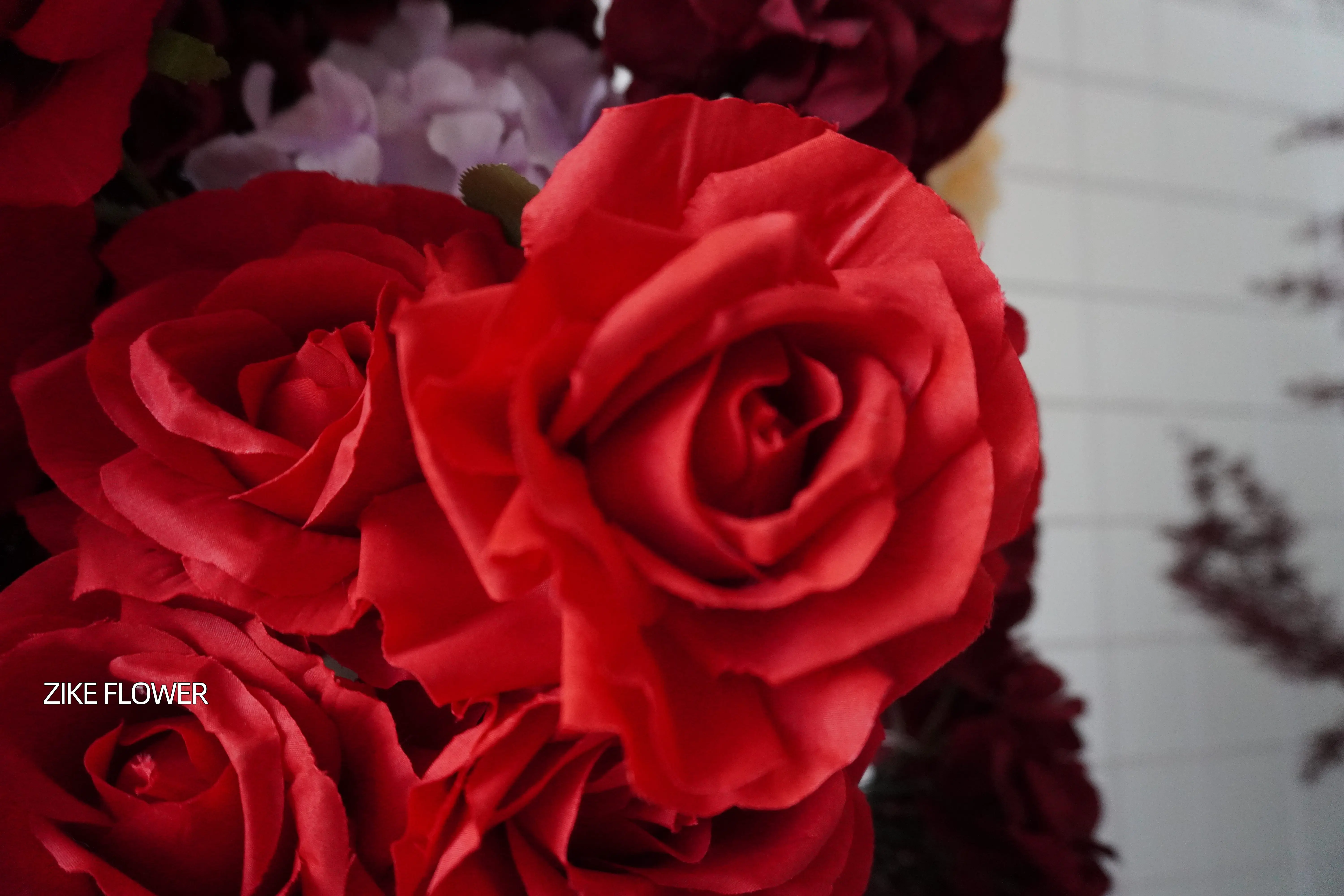 Wholesale Red Wedding Centerpieces & Table Decorations Artificial Silk Roses Floral Arrangements Red Rose Wedding Centerpieces