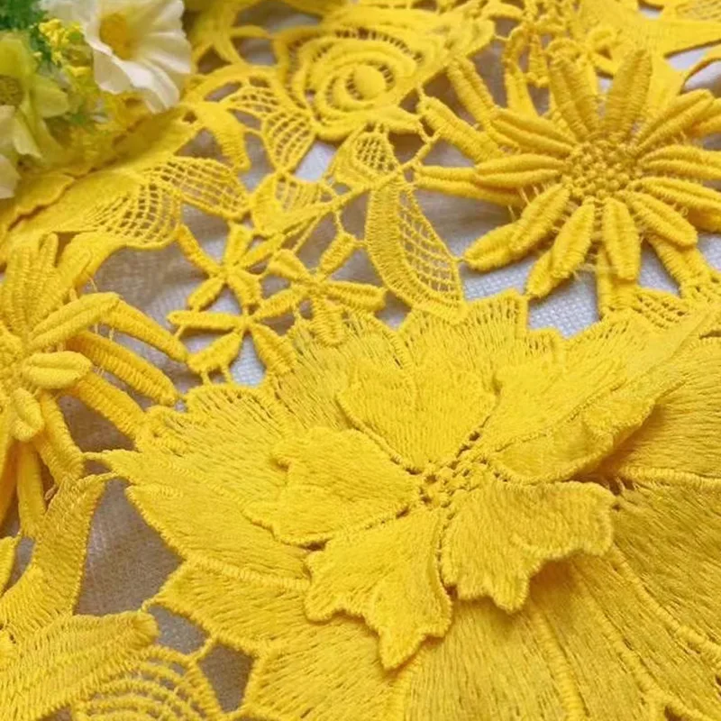 Оптовая цена белая кружевная ткань из полиэстера вышитая 3D Цветочная химическая гипюровая для платьев