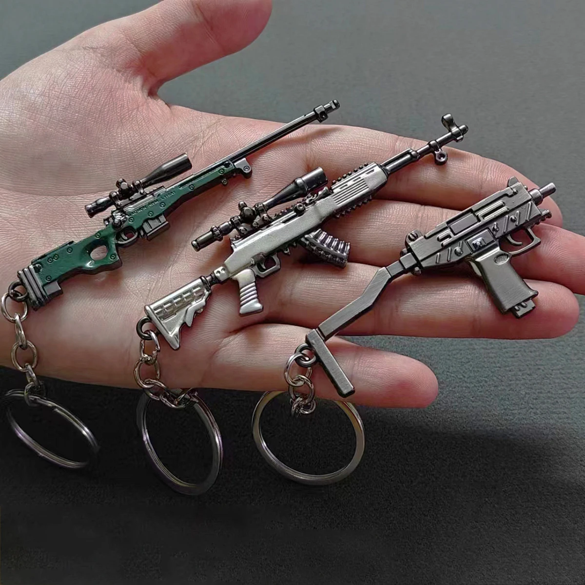 Hot Selling Mini Sniper Metal Gun Keychain Chicken Eat and Pistol Toy with Carabiner Eat Chicken Pendant Keychain