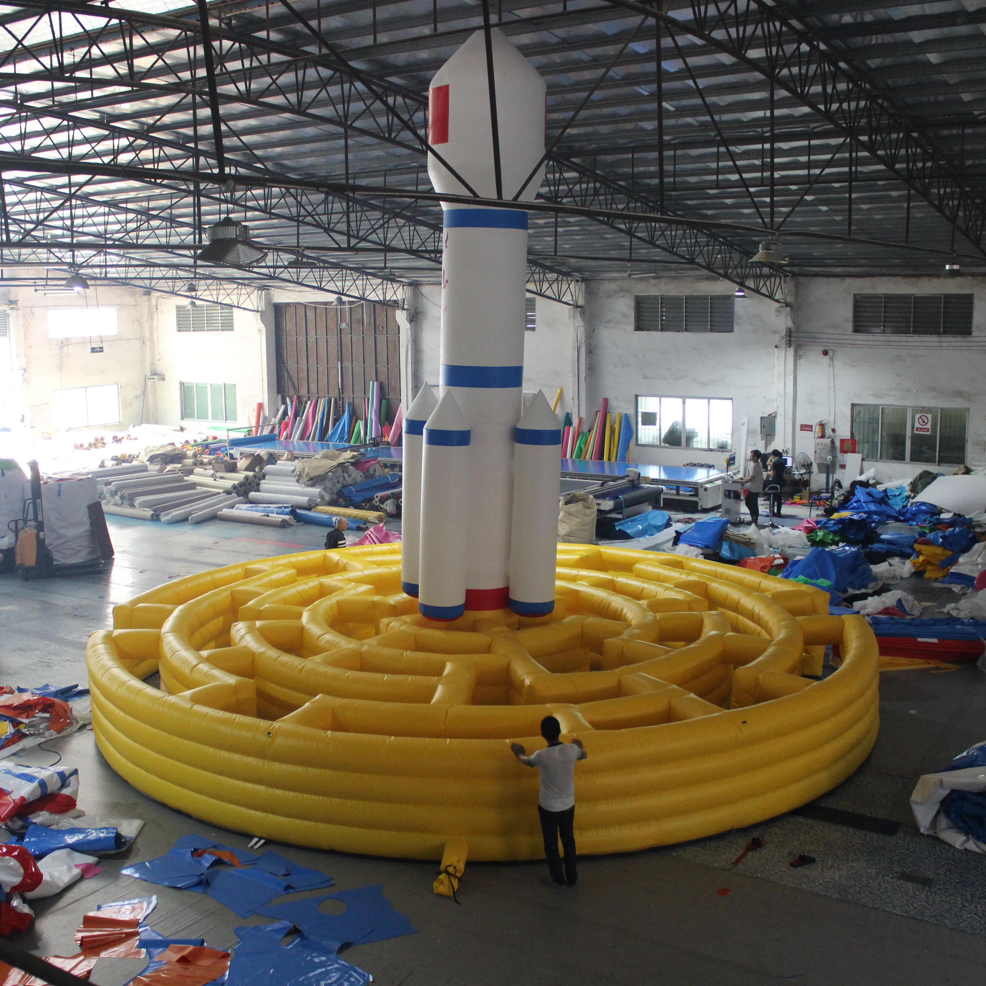 Fun programme props PVC Inflatable labyrinth Castles House  Rocket ship shapes large Outdoor Water Playground