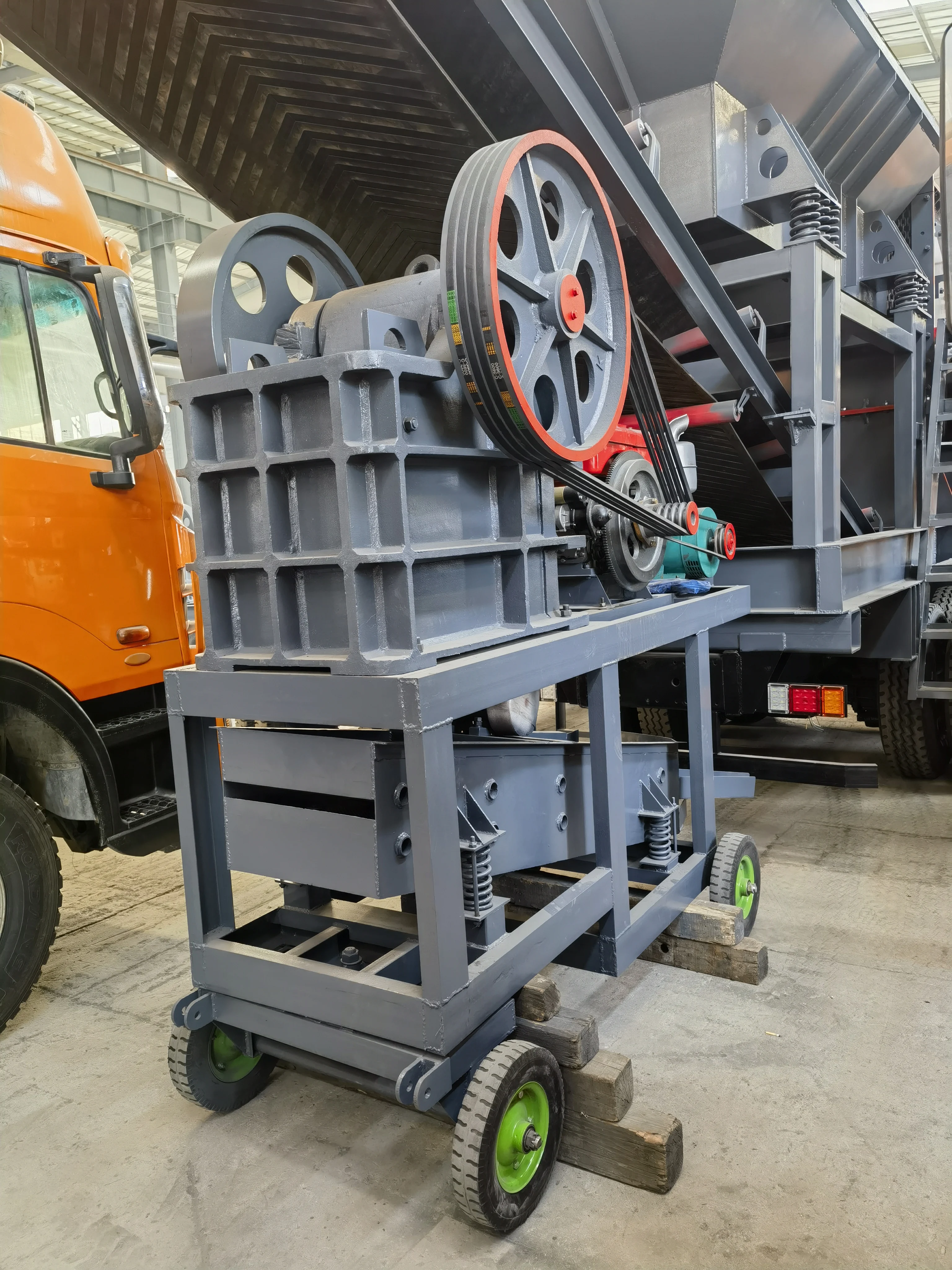 Factory direct jaw crusher is suitable for concrete, ore, mine small crusher, convenient stone crusher price