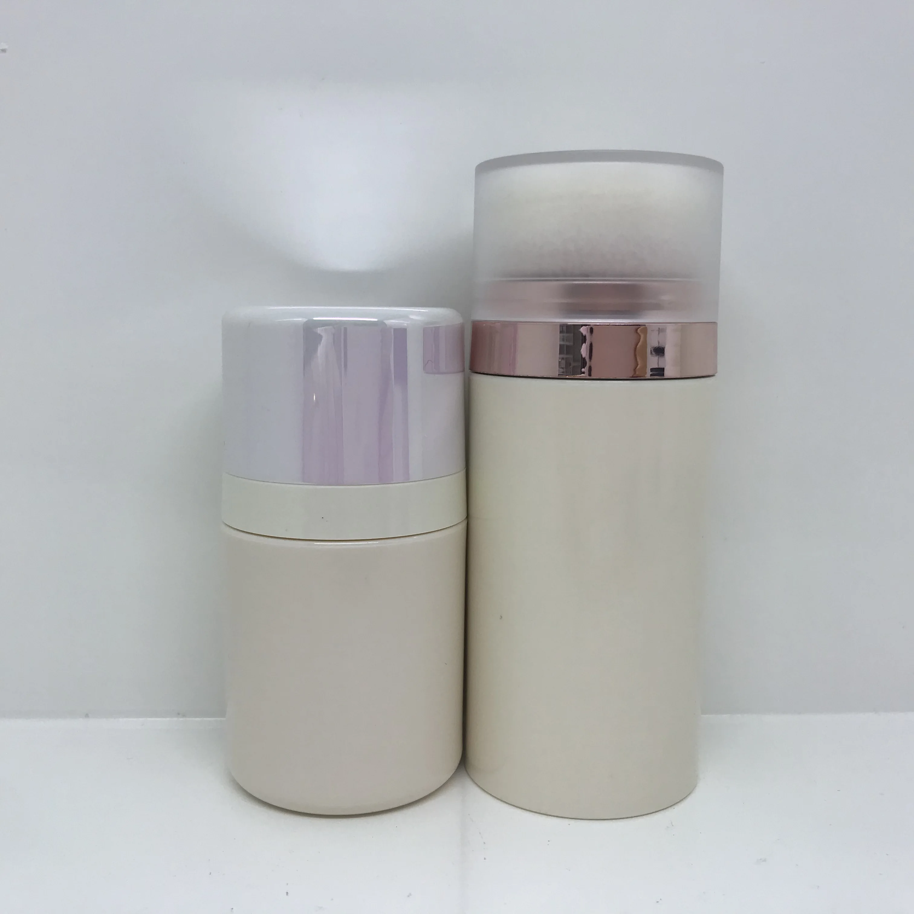 Fluffy bottle for powder with puff loose powder empty powder bottle container 8.5g