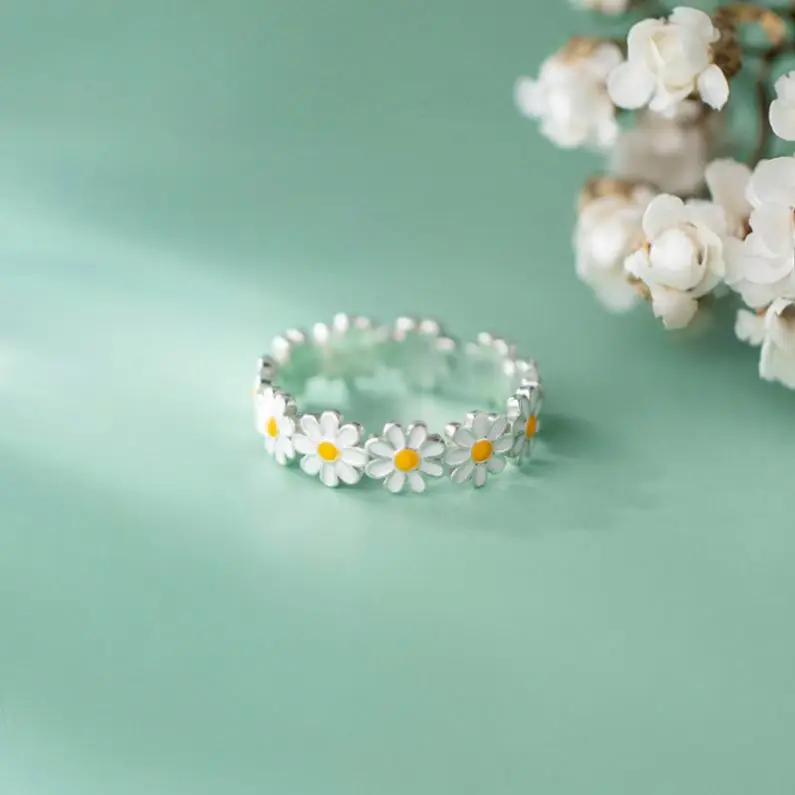 2023 Korean New Trend Jewelry Wedding Gift Cute Enamel Daisy Flowers Ring Women Girls Cheap Resizable Rings Wholesale Bulk