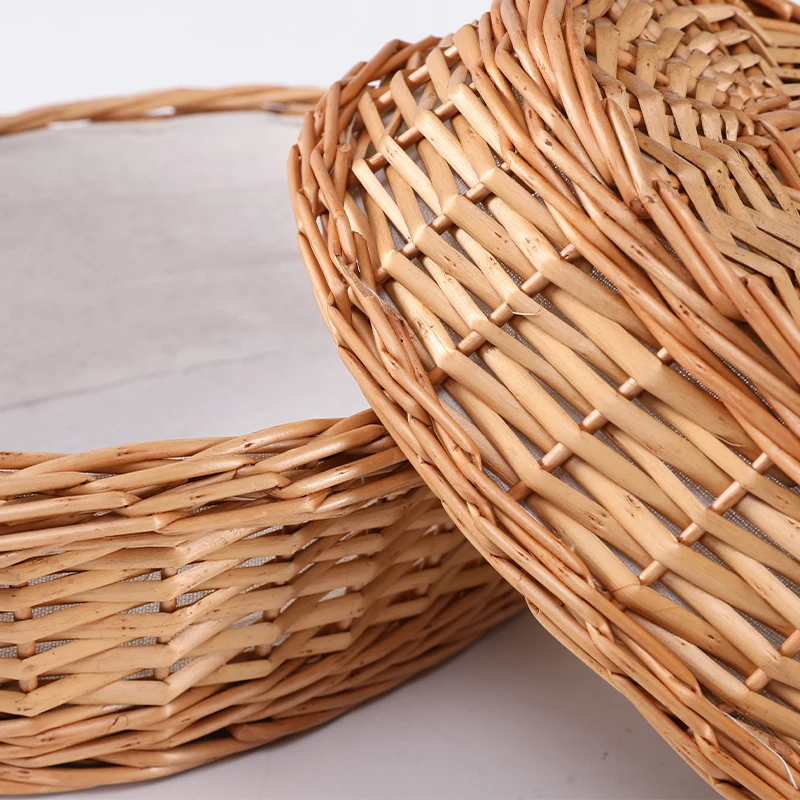 Маленькая плетеная ротанговая подарочная корзина для детей в продаже