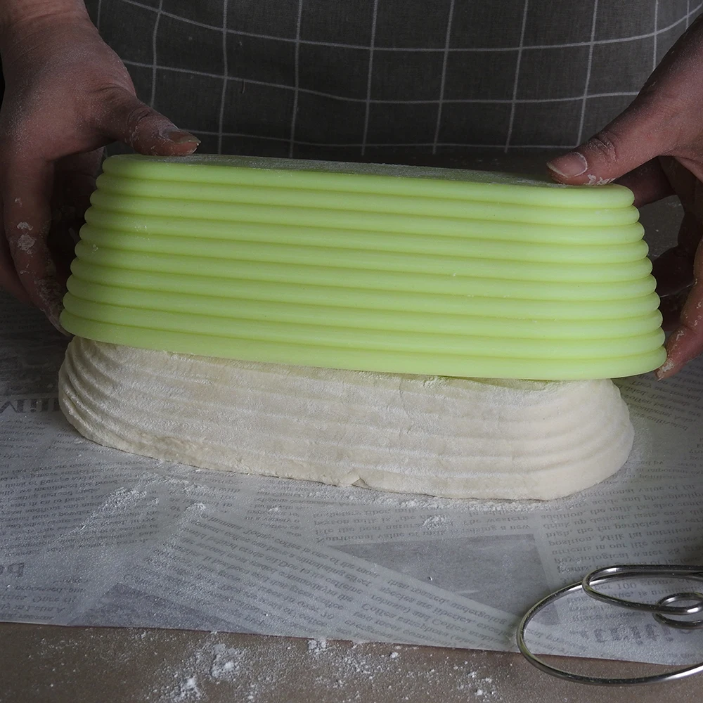 Wholesale PP Rattan Plastic Banneton Bowls Covers 2 Kit Sourdough 9 12 Inch Oval Bread Proofing Basket Set With Cloth Liner