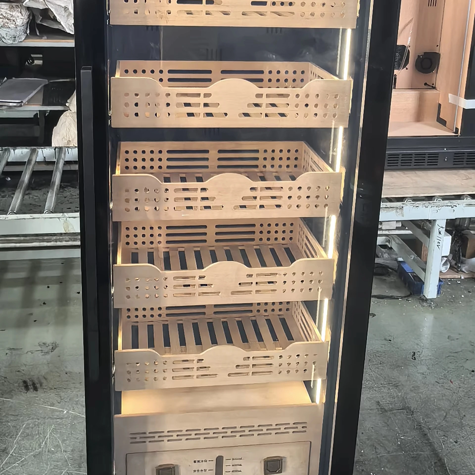 China manufacturer five cedar wood shelves aluminum liner black color 1500 cigar humidor with led light