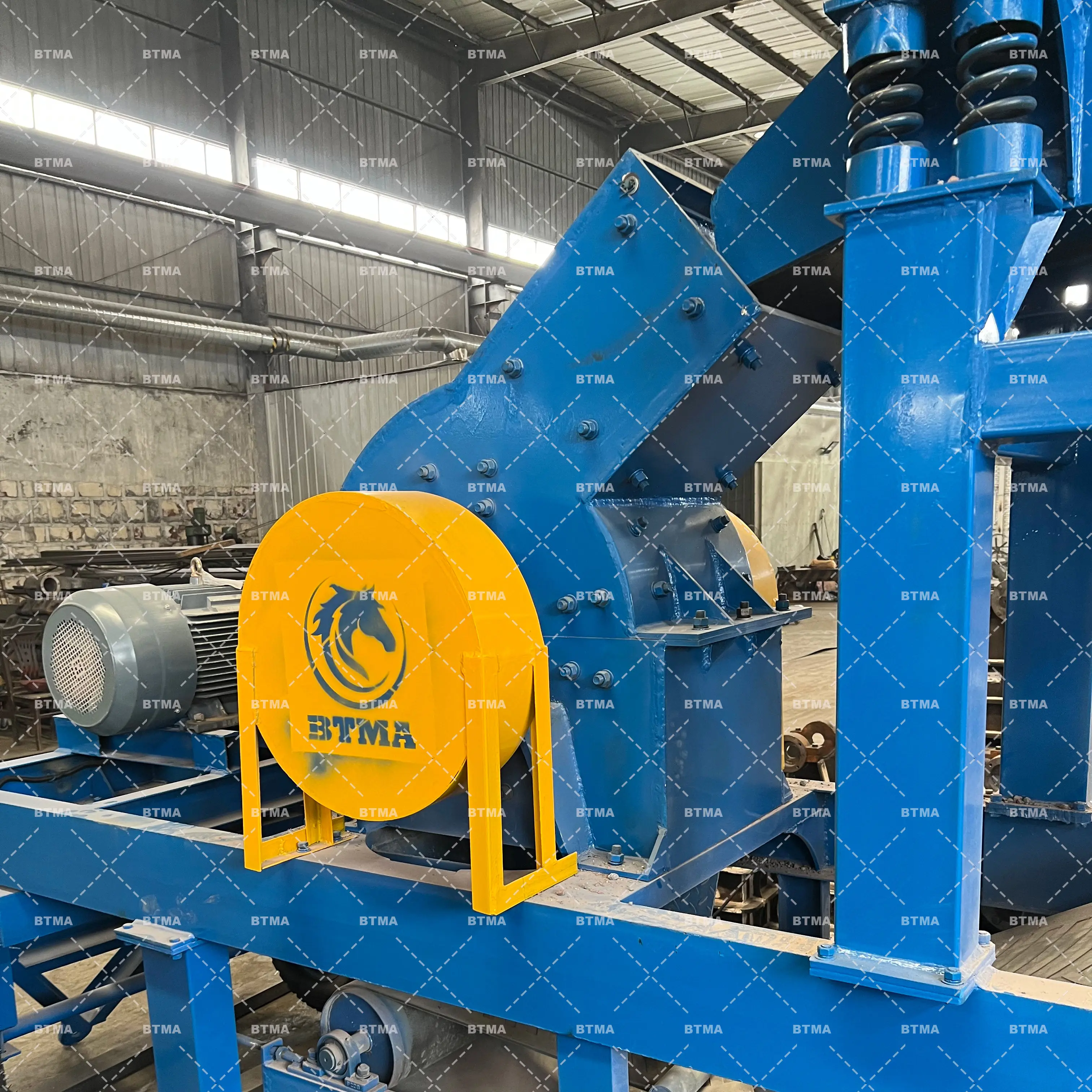 BTMA--River Stone Pebble Stone Sand Making Plant Portable Mobile Motor Type  Hammer Crusher With Feeder