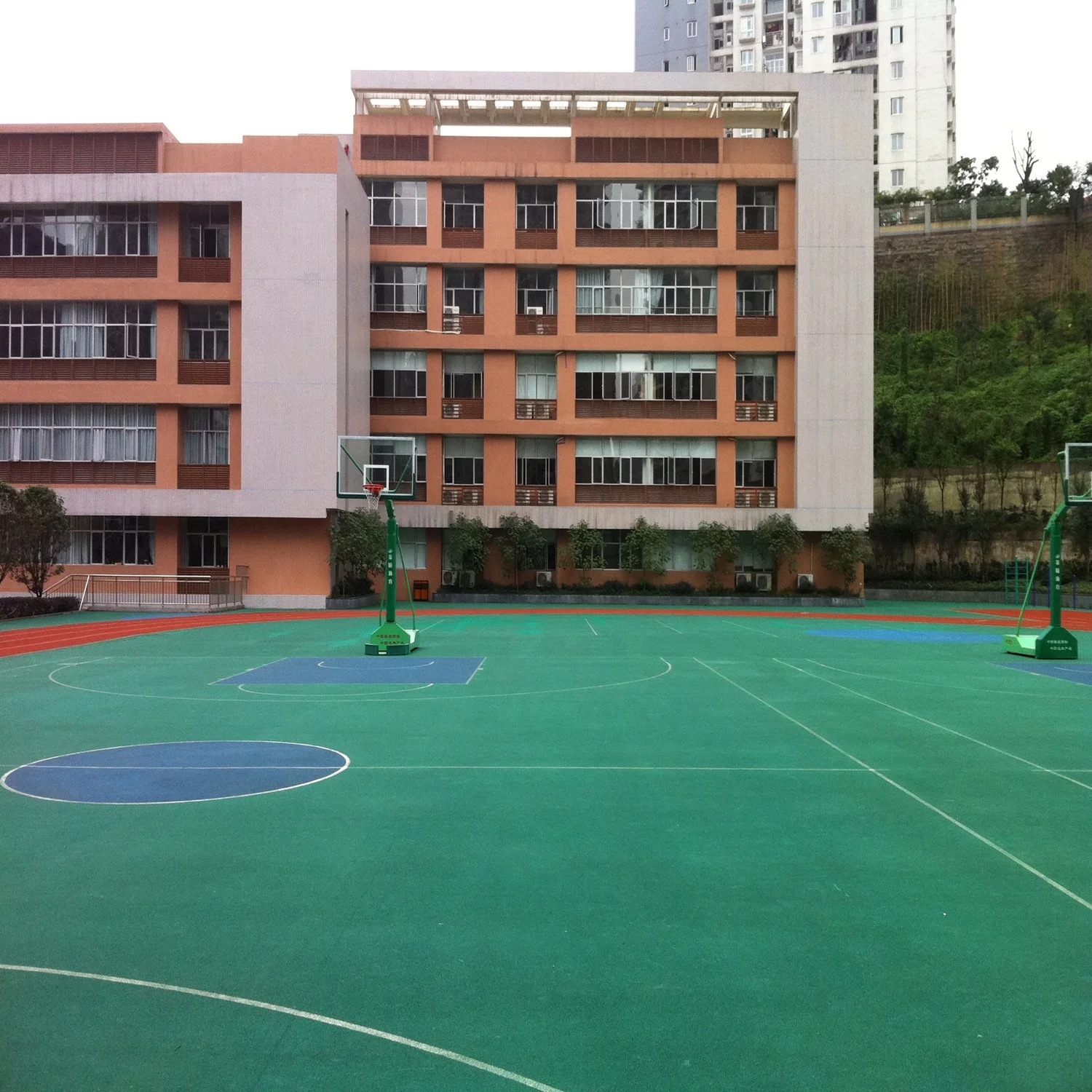 Бестселлер: баскетбольные площадки CATY, Бадминтонные площадки с экологичными гранулами из этиленвинилацетата