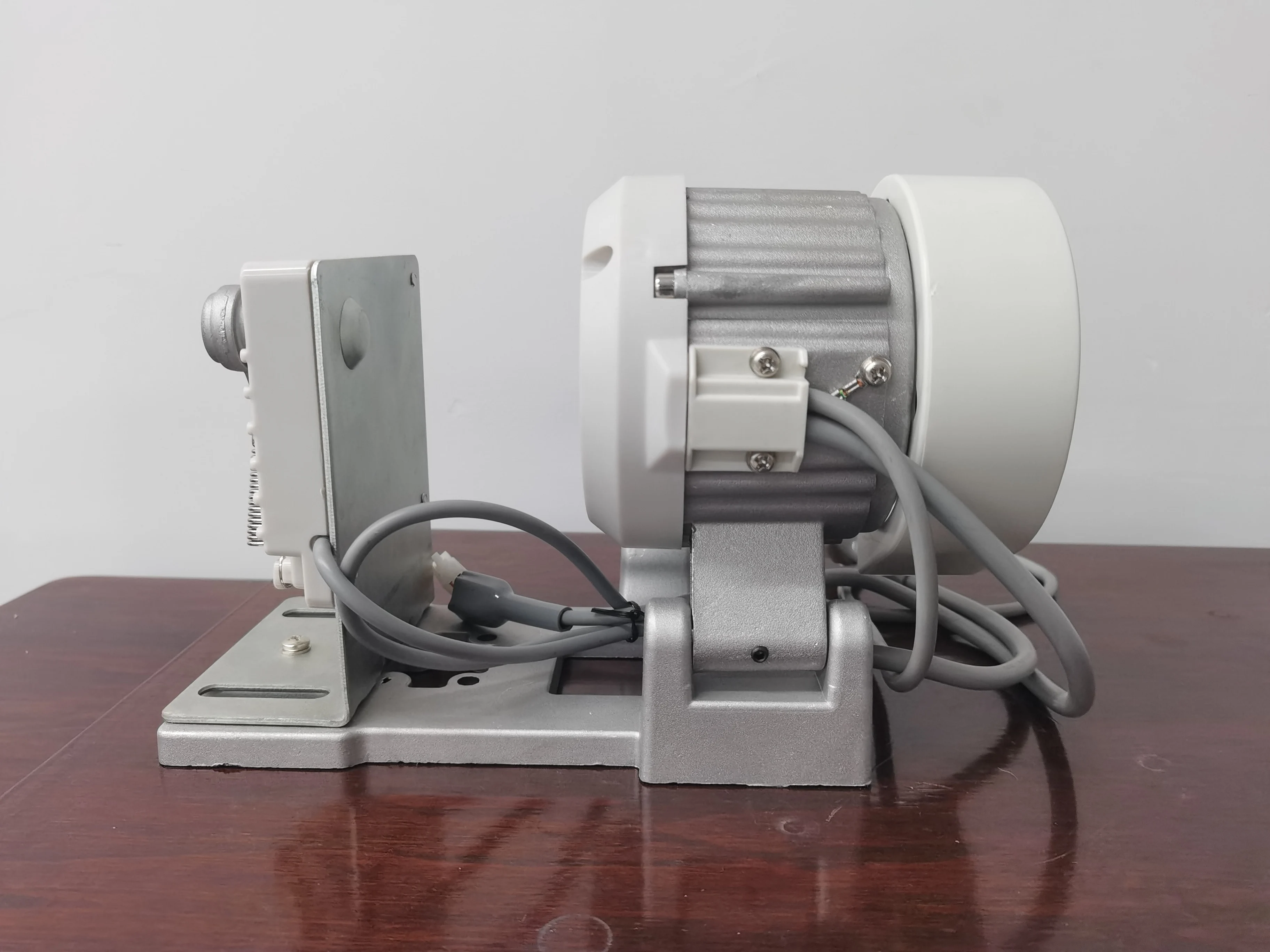 JK-550 Domestic Industrial High Efficiency Sewing Machine Servo Motor Energy-saving 75% Servo Motor of small szie