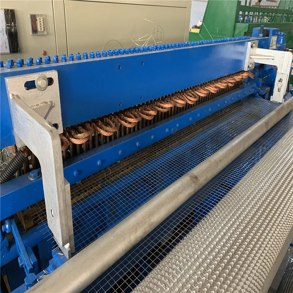 Hot sale welded wire mesh machine for fencing in rolls wire mesh welding equipment