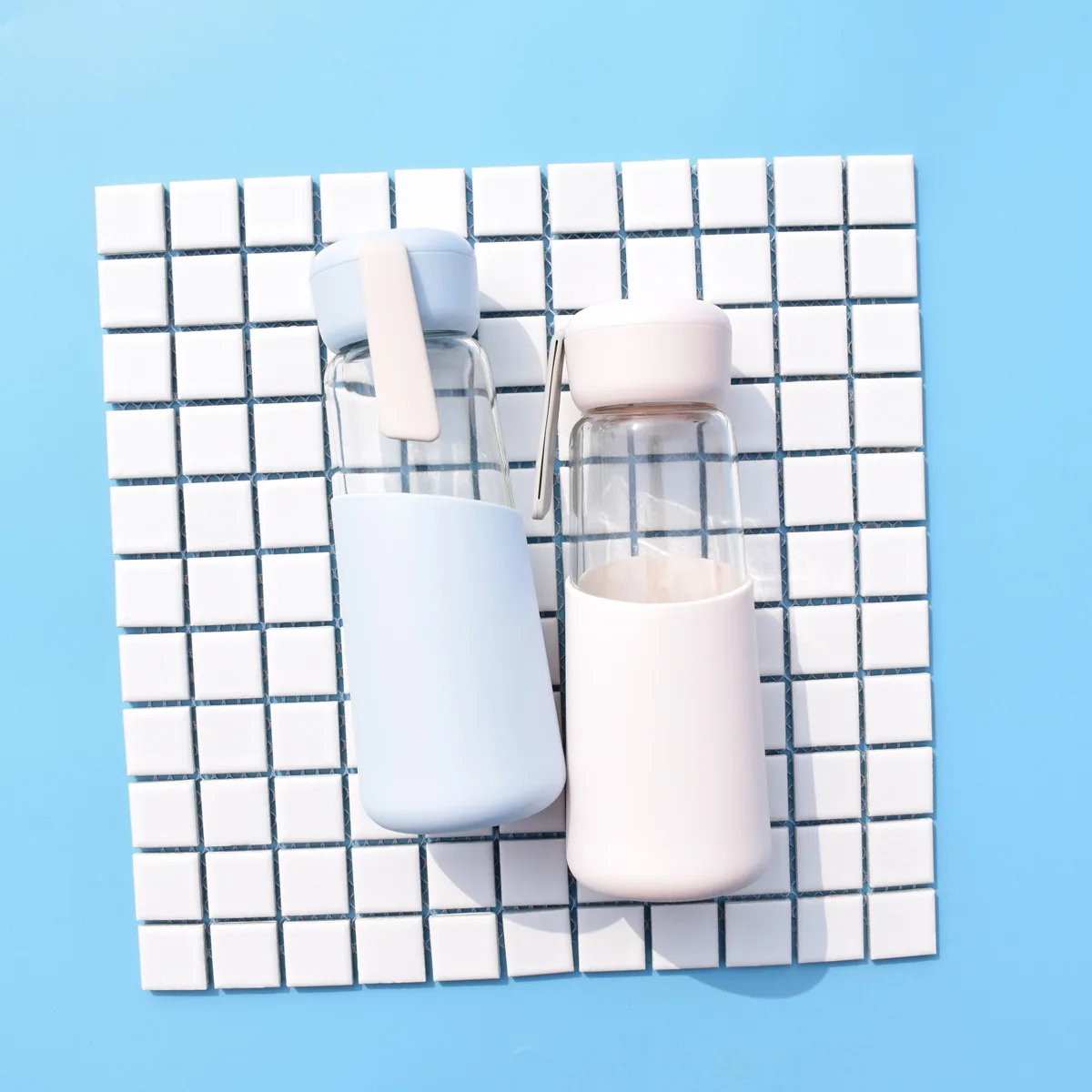 Seaygift Eco Friendly Non-Toxic Glass Water Bottle With Silicone Sleeve Rope Slim Cute Shape For Travel Gym Home Office