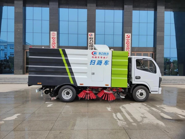 Dongfeng RHD Truck Mounted Sweepers With Water Sprinklers
