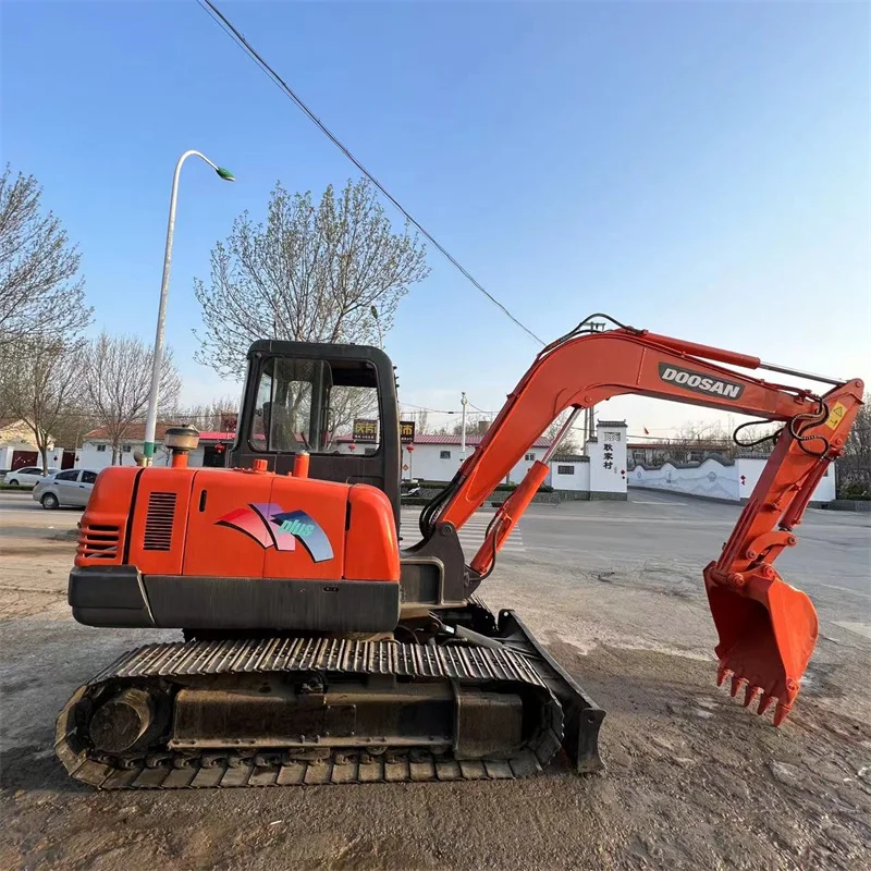 Хороший товар сделанный в Южной Корее средний dx55 подержанный экскаватор doosan для продажи