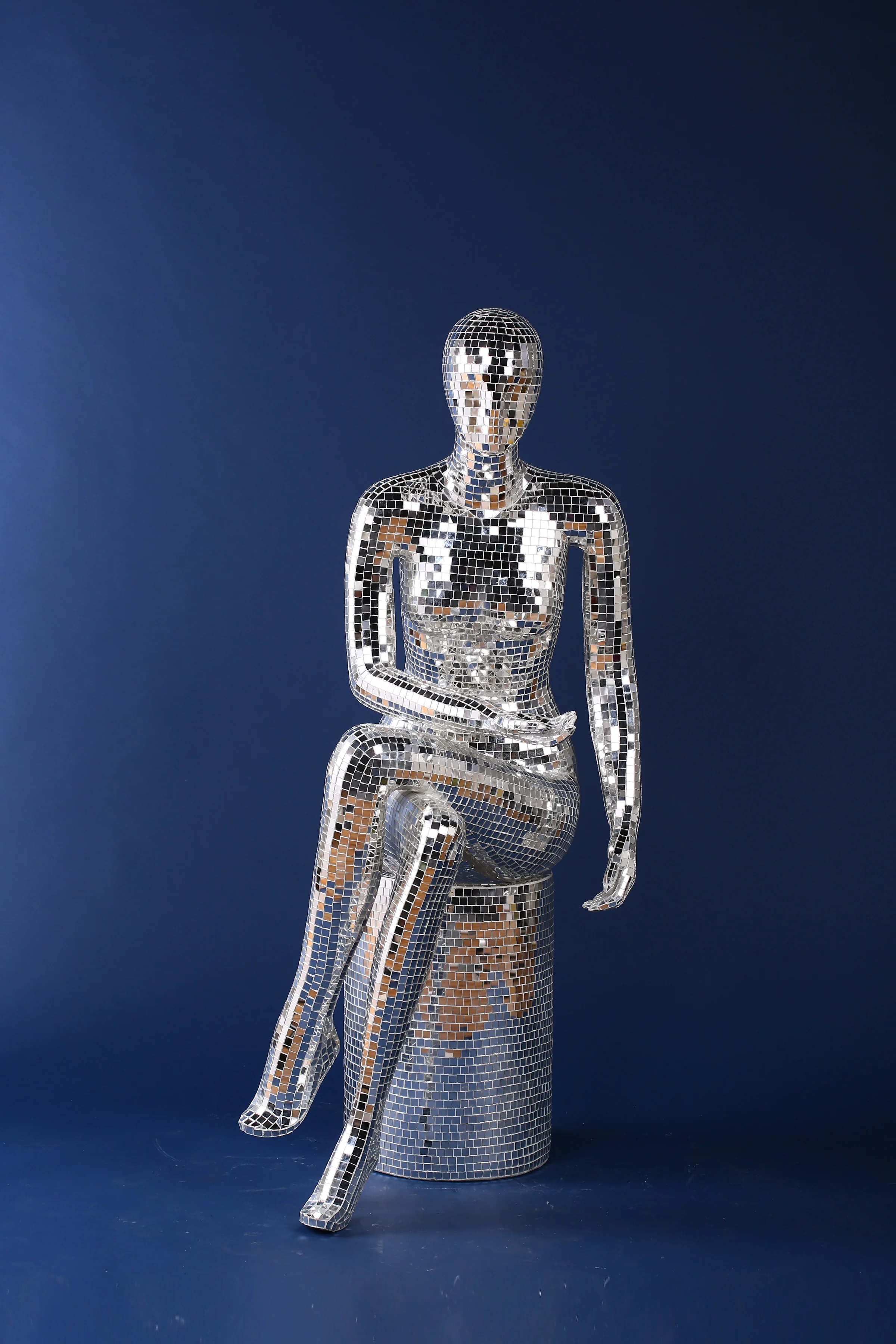 Custom Made Life Size Human Statue Realistic Hand Craft Mirror Disco Mosaic Shinny Animal Pop Art Modern Human Artwork Sculpture