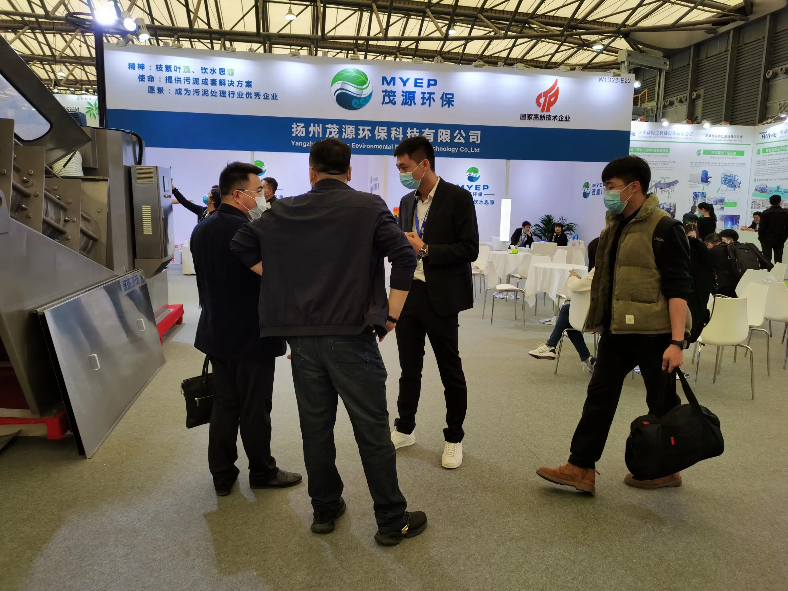 less cost mobile screw press sludge dewatering and thickening machine sewage treatment equipment for chemical industry