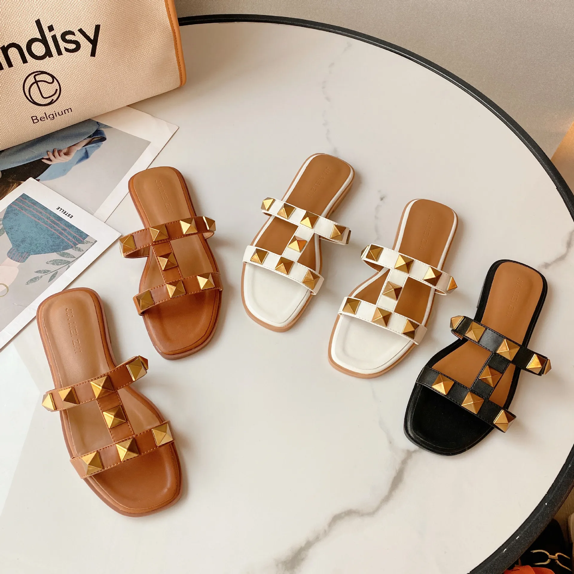 Sexy Flat Slippers Beach Shoes Fashion Trendy Women Sandals New Style Rivet Fashion Drop Shipping 2021 Summer PU Picture Rubber
