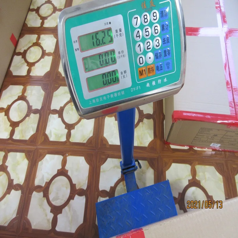 Служба контроля качества женского пальто