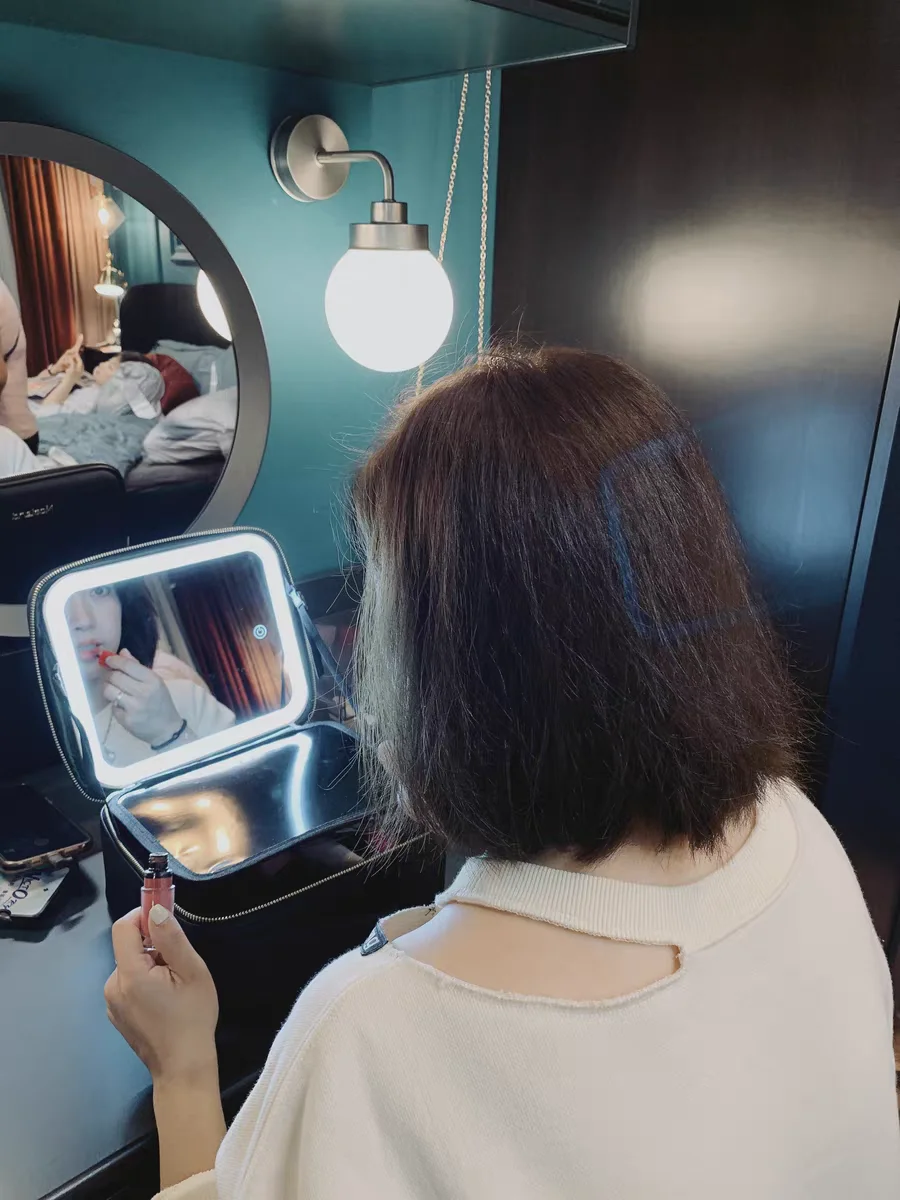 HIHO New Arrival Makeup Artist Luggage Large Fabric Trolley cosmetic Professional Makeup Bag with LED Light and Mirror