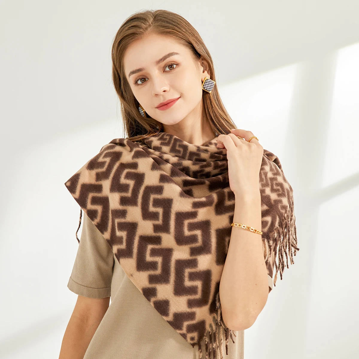 Wholesale Fashion Warm Thick Tassel Plush Pashmina Scarves Shawls Custom Print letter Winter Cashmere Scarf Women