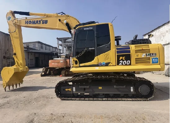 Строительная техника Komatsu PC200-8 землеройный гусеничный экскаватор в наличии
