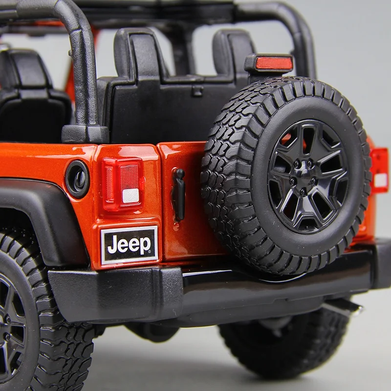 Модель 1:18 автомобиля Maisto Wrangler Williys