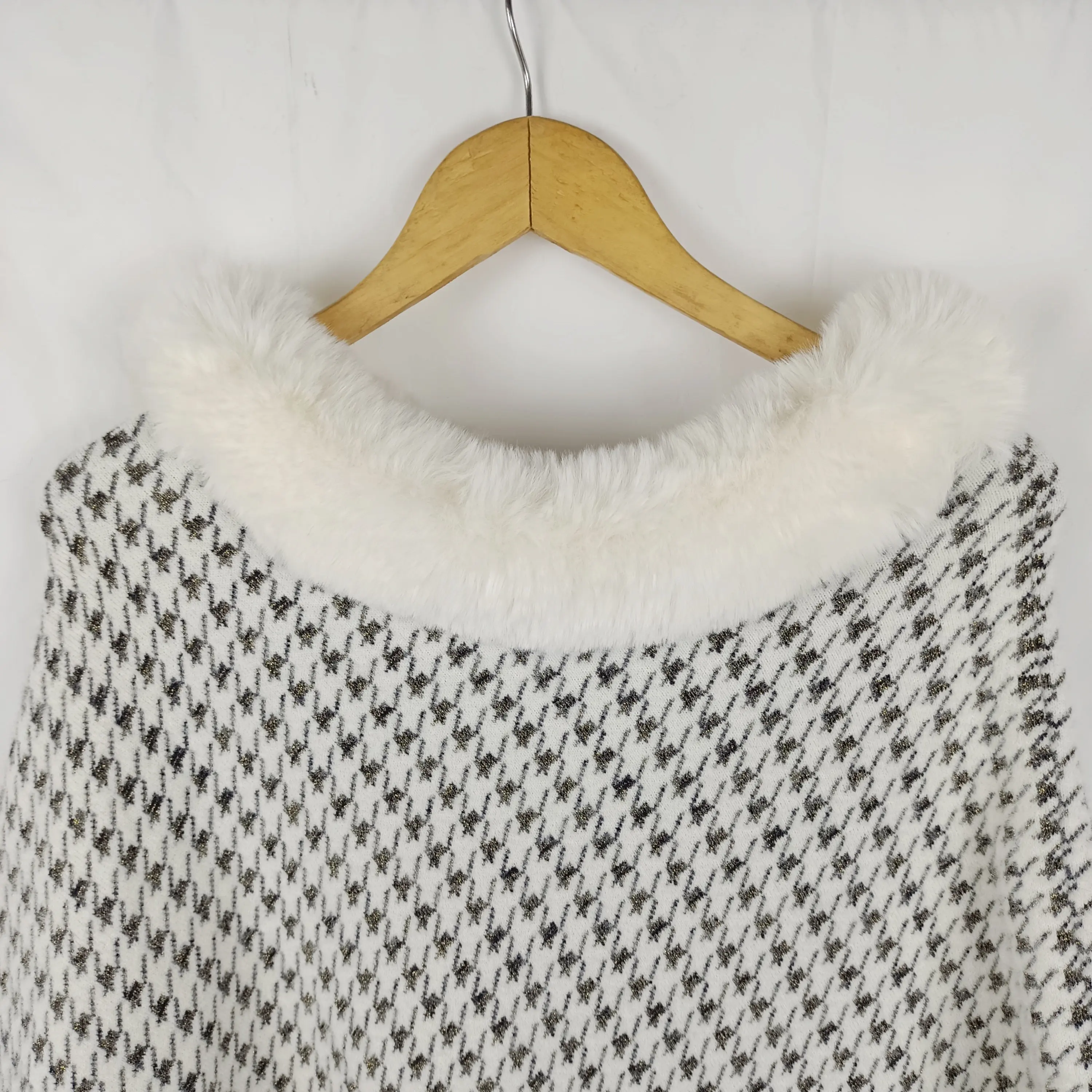 Winter Women Woolen Thickening Scarf Lady Warm Shawls Faux Fur Poncho Fashion Capes Lady Female Stole